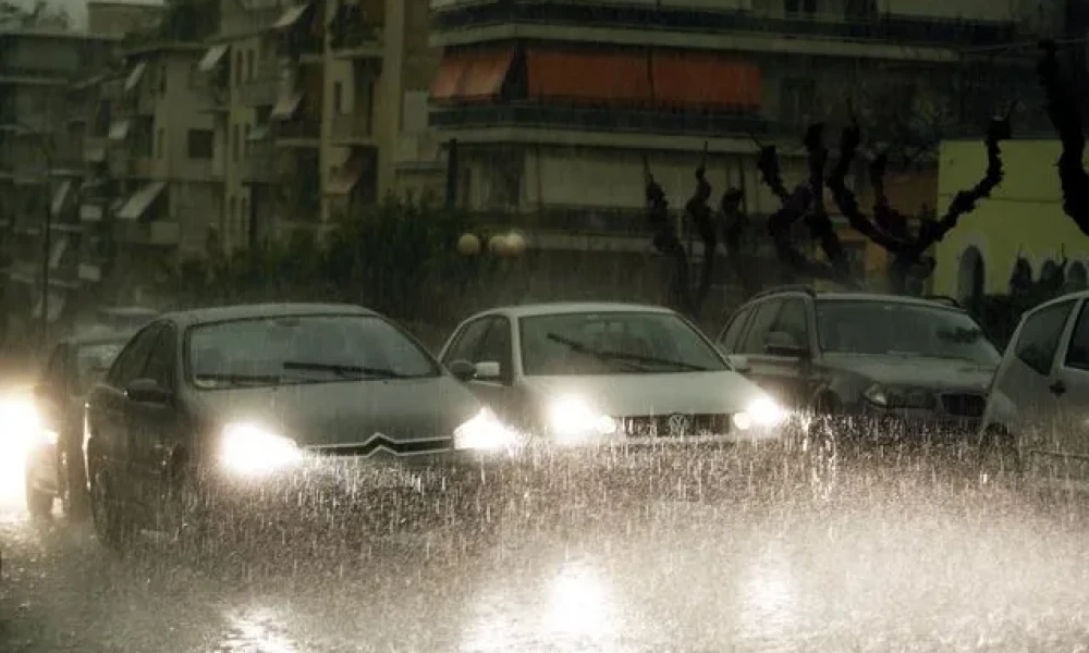 "Κομφούζιο" σε Κηφισό, Μεσογείων και Κηφισίας εξαιτίας της καταιγίδας (βίντεο)